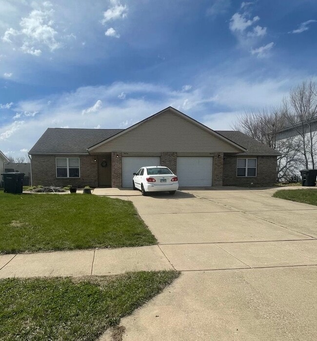 Building Photo - 3602 Thornhill Cir E