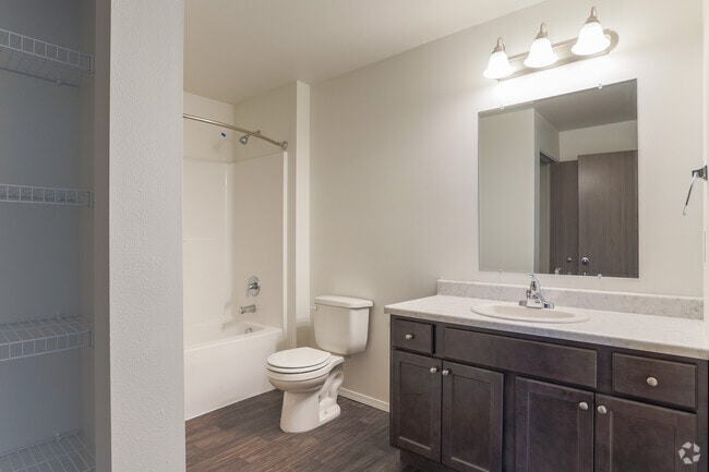 1BR, 1BA - 683 SF - Lux North