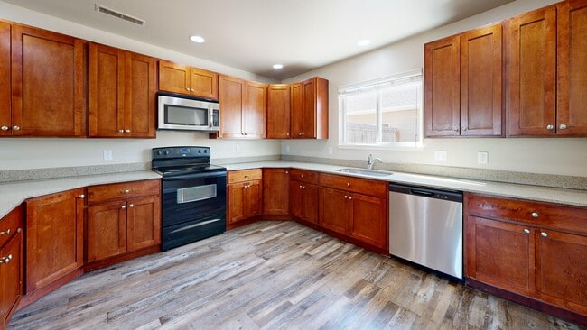 Building Photo - Strata Estates of Williston