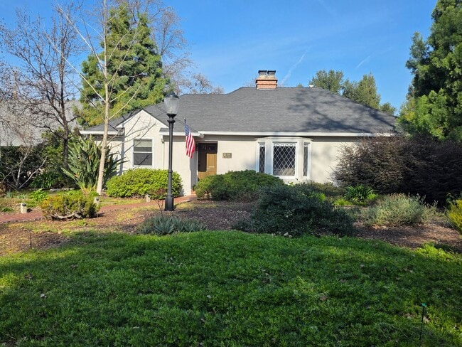 Building Photo - 1510 W Beverly Dr