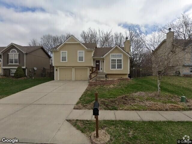 Building Photo - Northland 3 Bd/2Bth Home. Available 8/1/25!