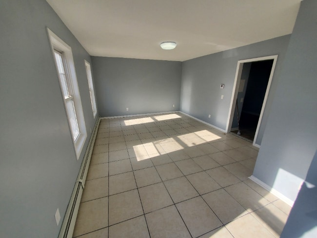 Building Photo - 16 Amity St Rental