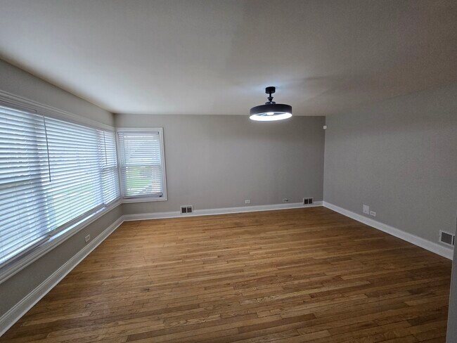 Photo - 900 Dunlop Ave Unit 2