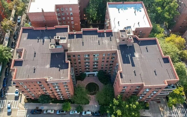 Photo - 67-40 Yellowstone Blvd Unit 4M