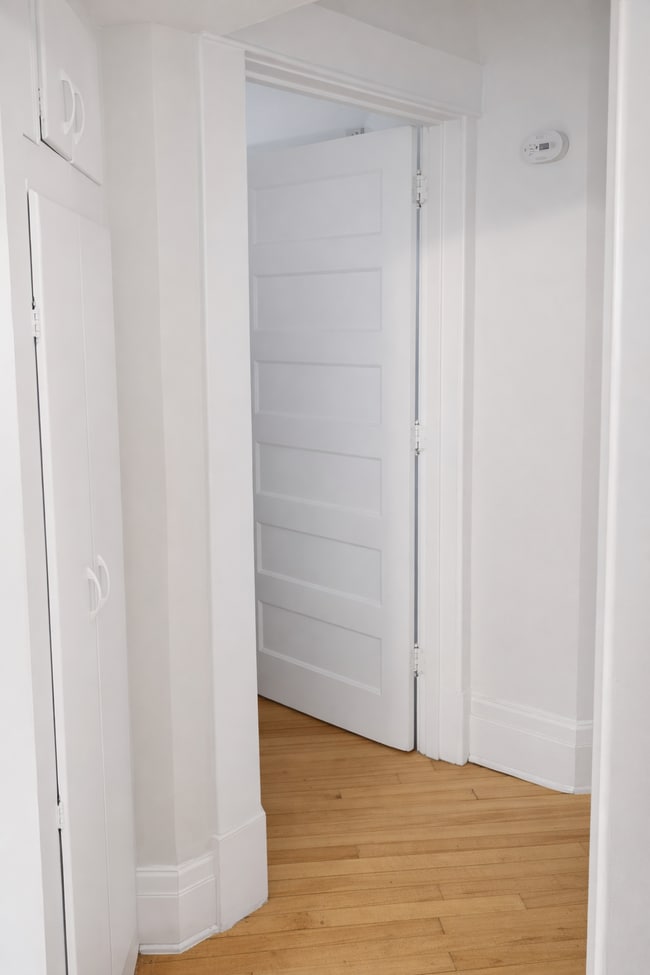 Photo - 810 University Ave SE