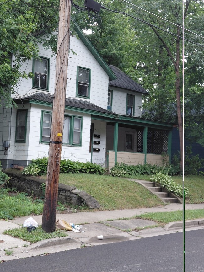 Building Photo - 180 Chapin St Unit 2nd floor north