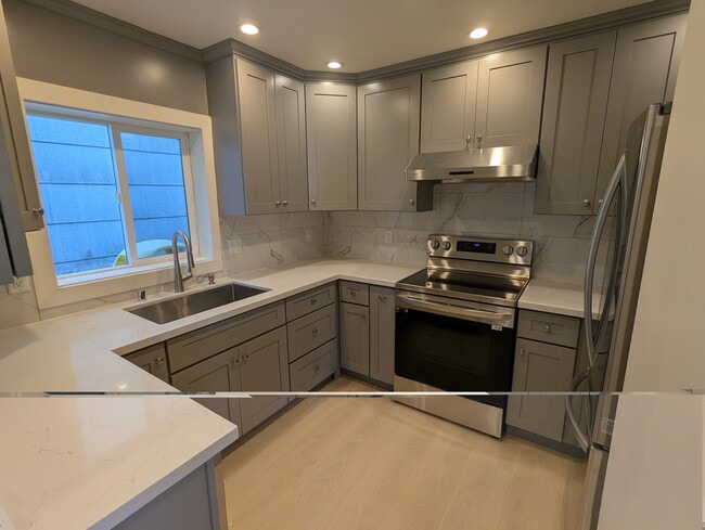 Building Photo - 1801A 28th Ave Unit 1801A