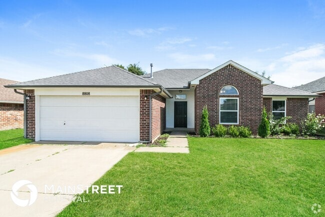 Building Photo - 8808 NW 85th Pl Rental