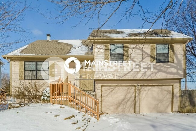 Building Photo - 3 Bedroom Pet-Friendly Home in Olathe, KS with Main Street Renewal