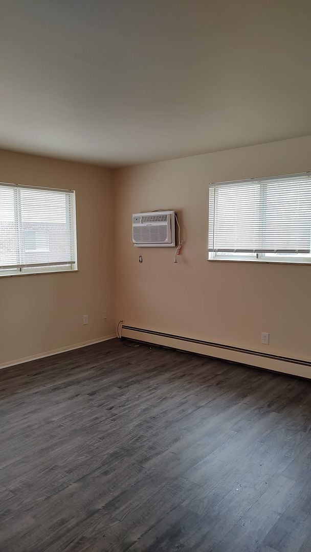 Photo - East Knoll Apartments (Renewed Investments II LLC)