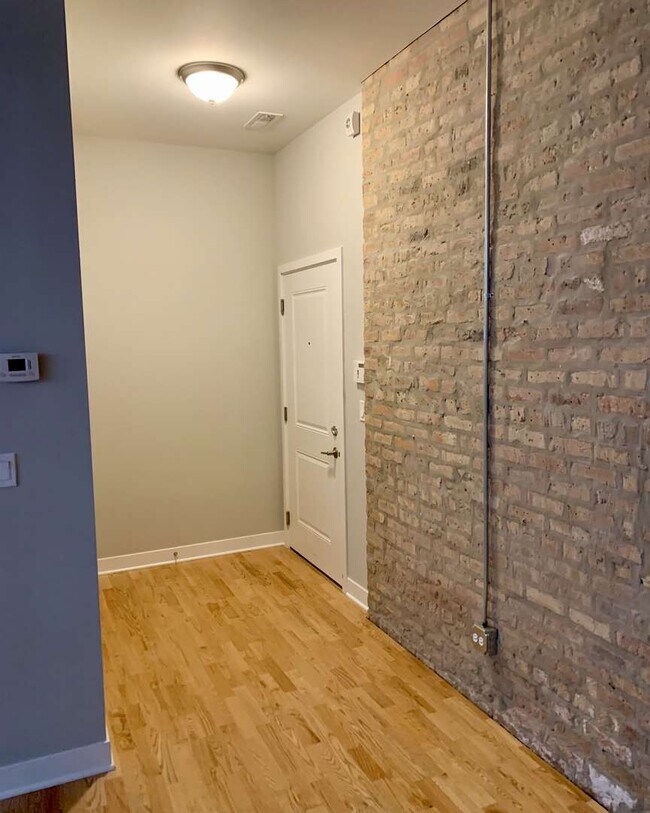 Photo - 6125 N Clark St Unit 104