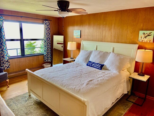 Building Photo - Fisherman's Lookout- Fully Furnished with ... Rental