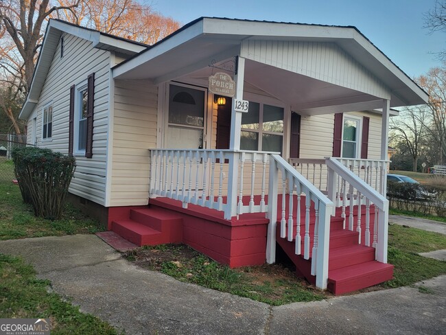 Photo - 1243 Hill St NW