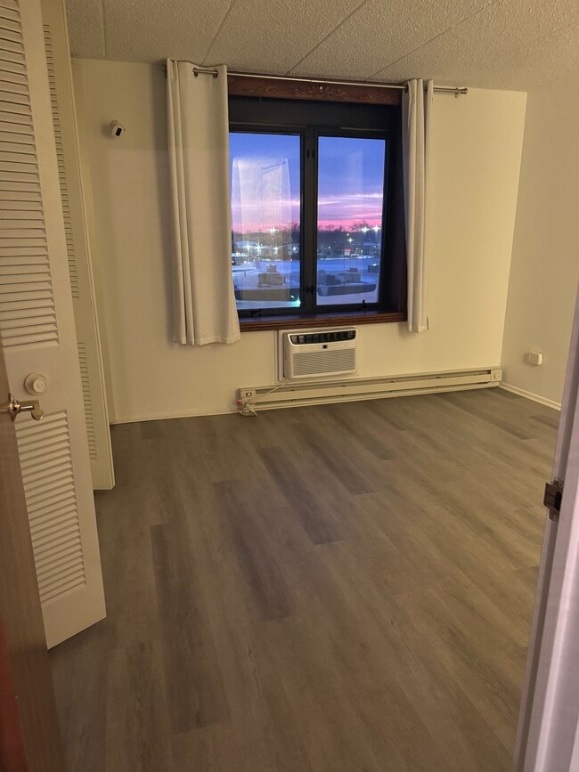 Building Photo - 9074 Terrace Dr Unit 4E