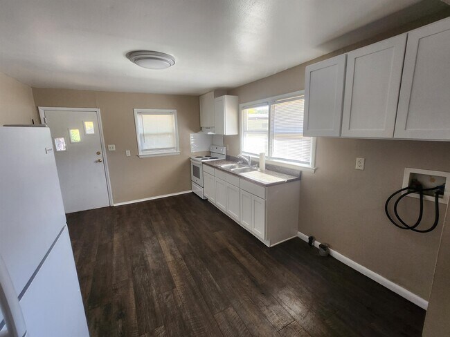 Photo - 2844 Club Plaza Rd