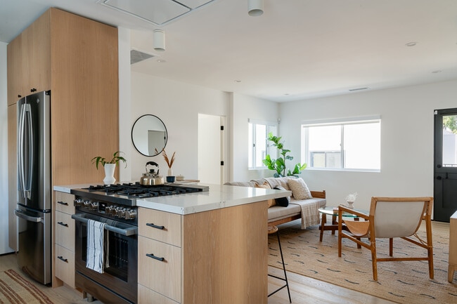 Unidad independiente de 2 dormitorios - 2016-2022 N Vista del Mar Ave