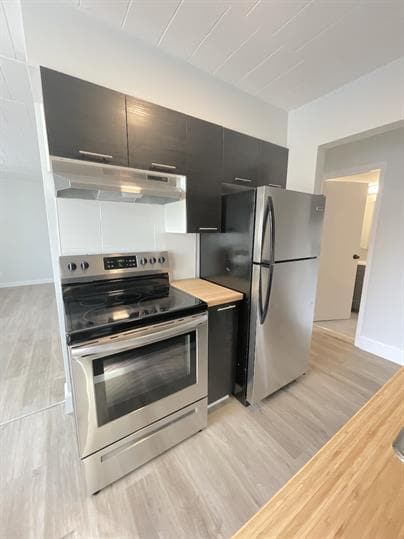 Building Photo - 471 Tecumseh Rd W Unit 107