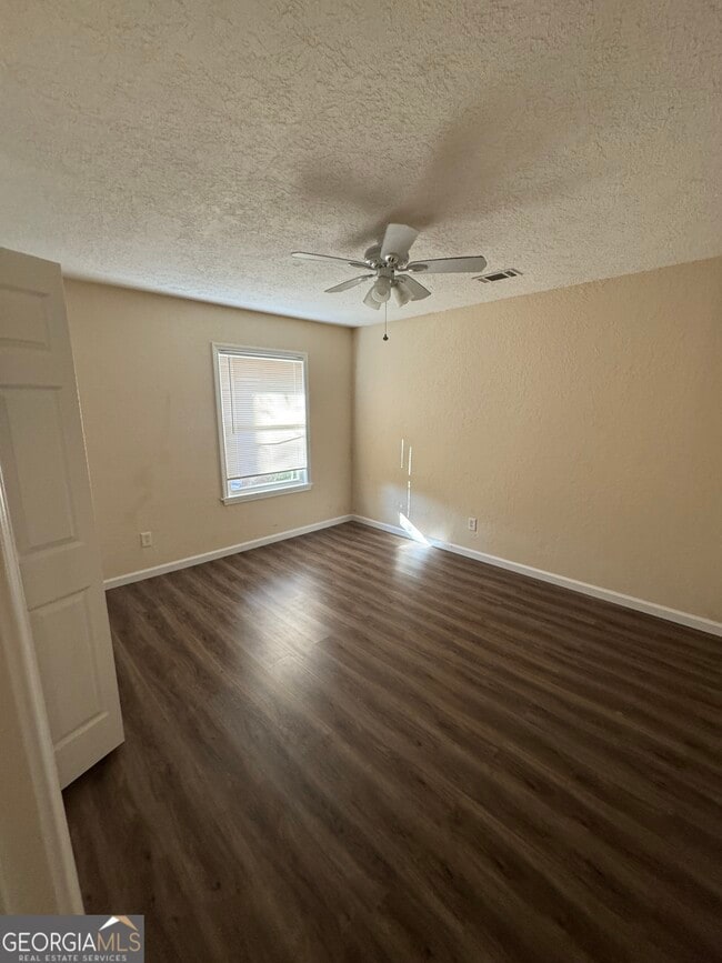 Photo - 736 Happy Hollow Rd