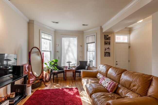 Photo - 1314 W Roscoe St Unit 1