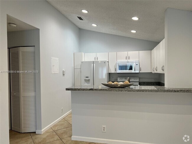 Building Photo - 151 SW 95th Ter Rental