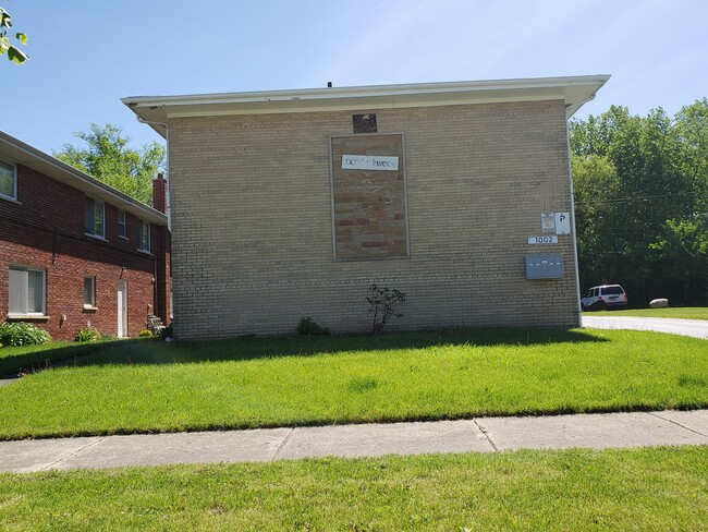 Photo - 1002 Parkwood Dr Townhome