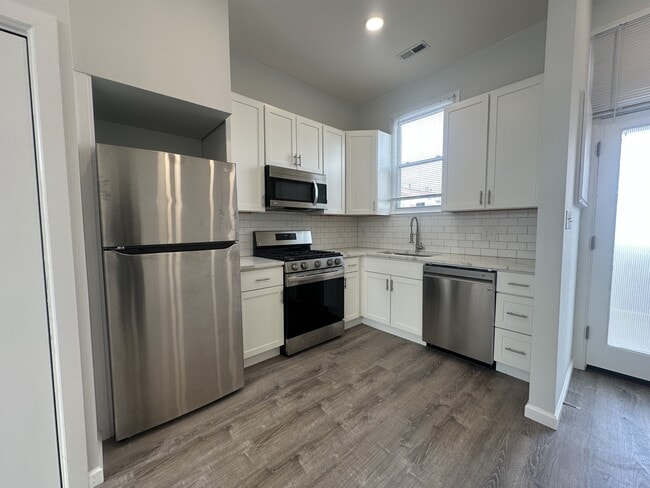 Photo - 1111 Biddle St