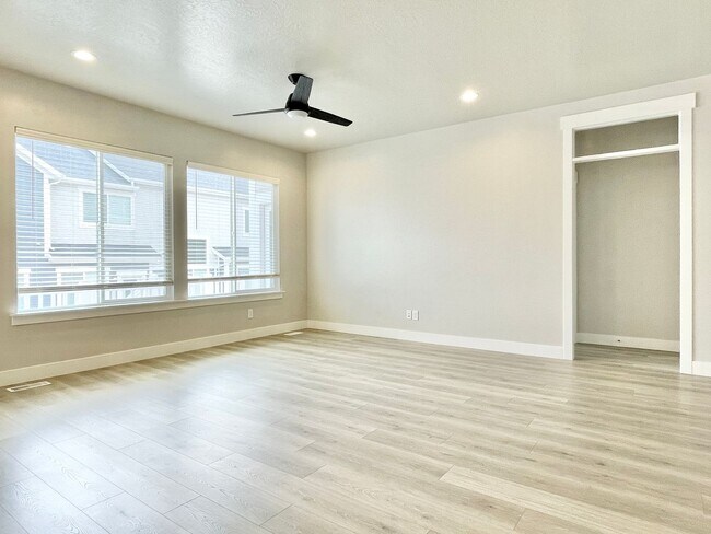 1572 N 3950 W