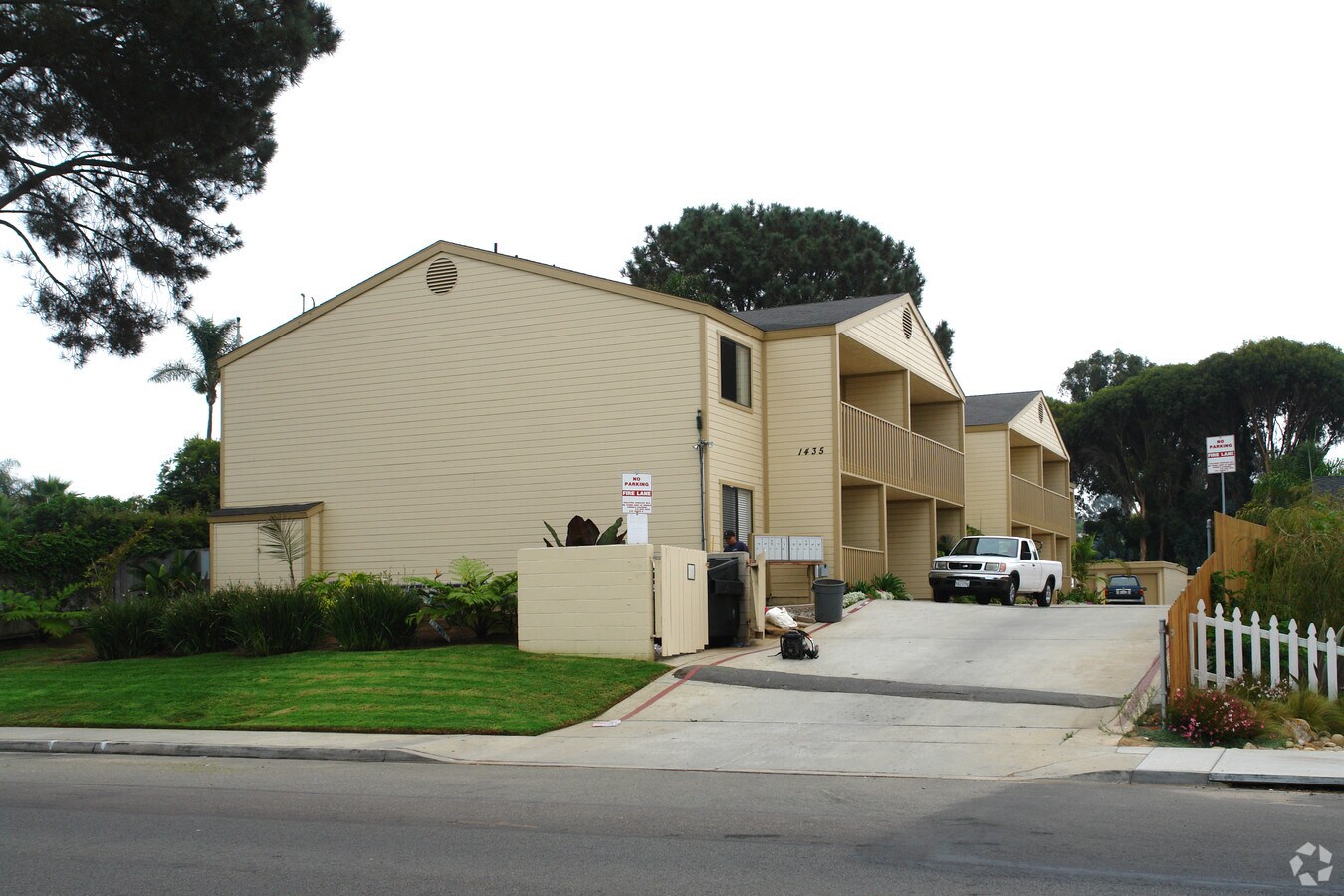 Photo - 1435 N Vulcan Ave Apartments