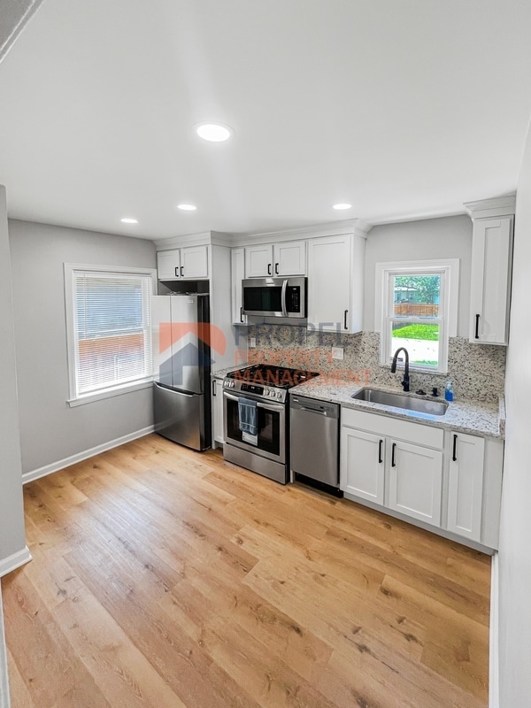 Photo - 5072 Winifred St