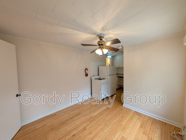 Photo - 2941 Green St