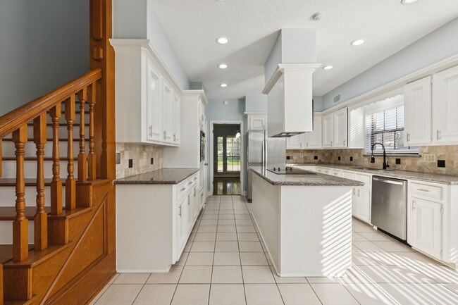 Photo - 14819 Walbrook Dr