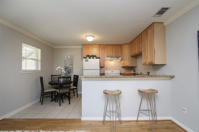 Building Photo - 1309 Welch St Unit 3