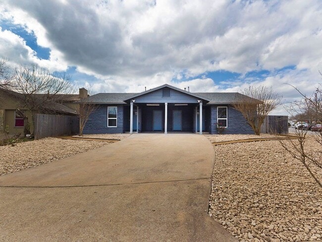 Photo - 3411 Lynridge Dr Unit B