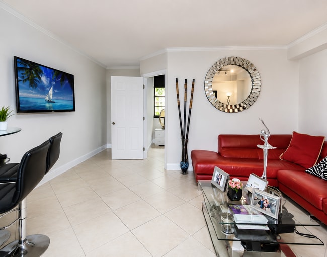 Photo - 905 Brickell Bay Dr