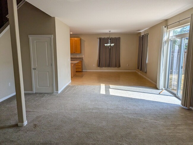 Photo - 1382 Glacier View St SE