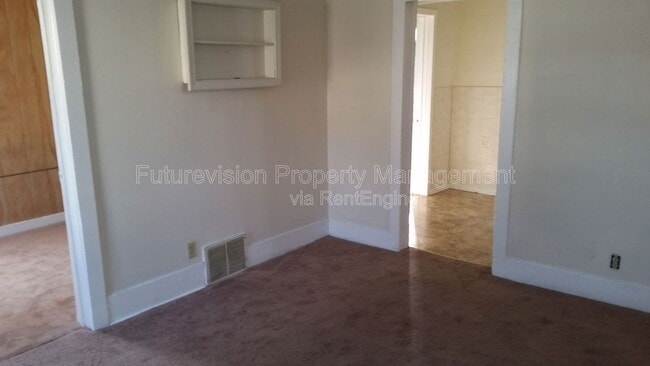 Photo - 857 Royce Ave