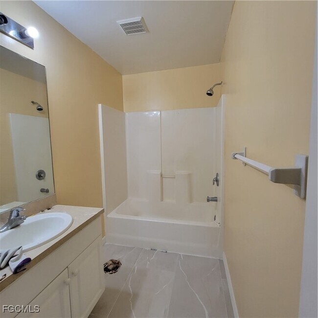 Photo - 5235 30th St SW