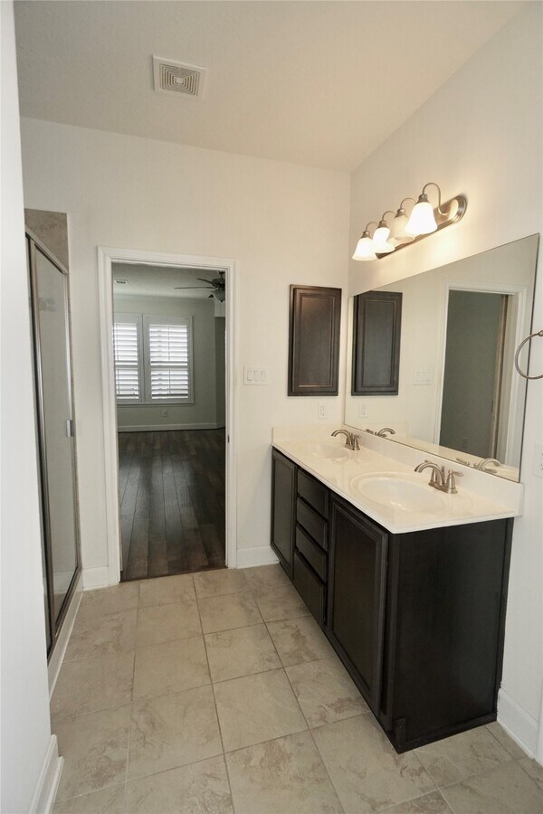 Photo - 3606 Russett Glen Ln