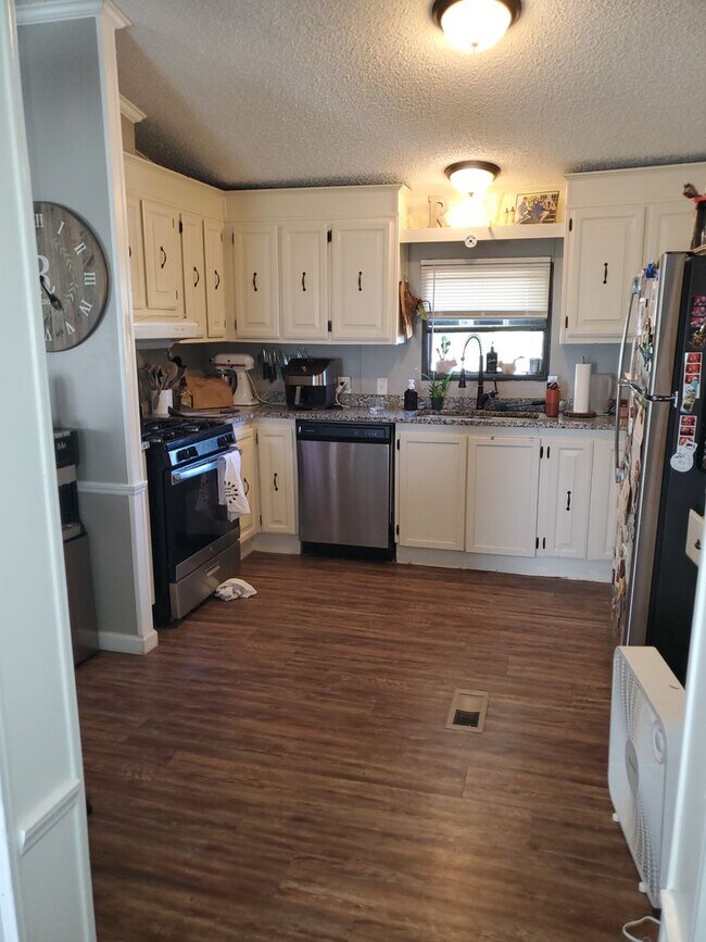 Photo - Country living between Topeka and Lawrence...