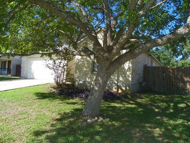 Welcome to this charming Centex home locat... - Welcome to this charming Centex home locat...