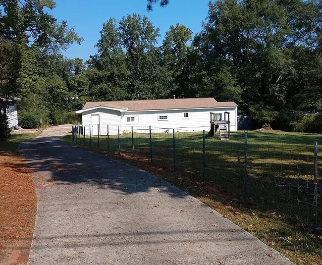 Building Photo - 2 Bedroom 2 Baths Ranch Home