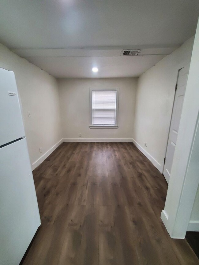 Photo - Free standing home just 2 blocks from Central and Mclean