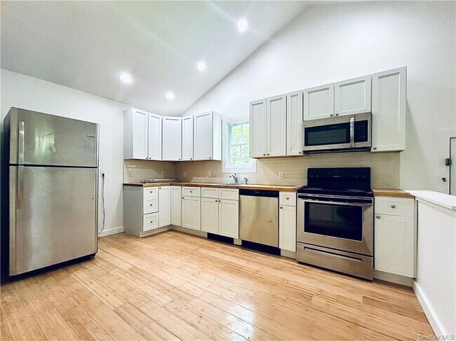 Photo - 139 Main St Apartment Unit A