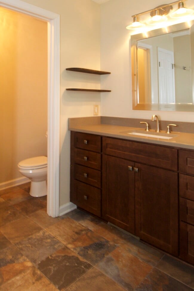 Master Bath - 121 Rothbury Dr