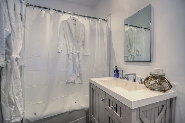 Photo - 210 S Arnaz Dr