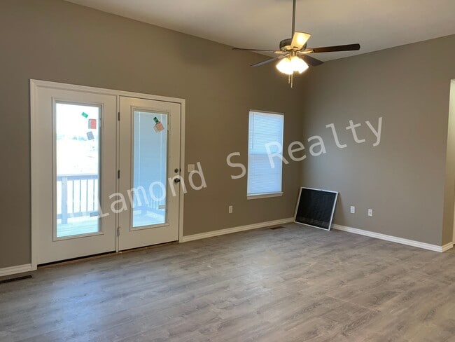 Photo - 5 Bedroom Home Located in Ozark!