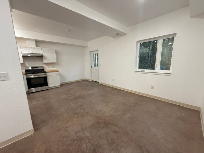 Photo - 413 E 8th Ave Unit #2