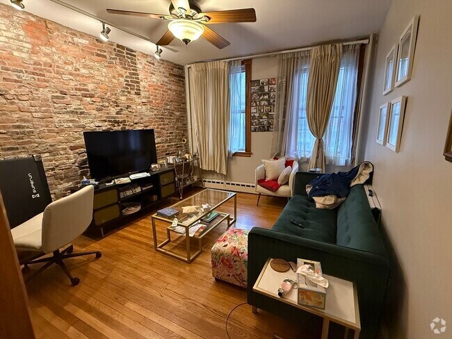 Building Photo - 37 Garden St Unit 2 Rental