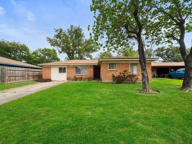 Building Photo - 3006 14th Ave N