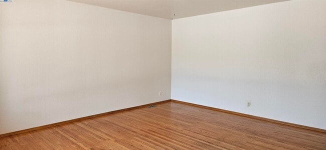 Photo - 41772 Chadbourne Dr